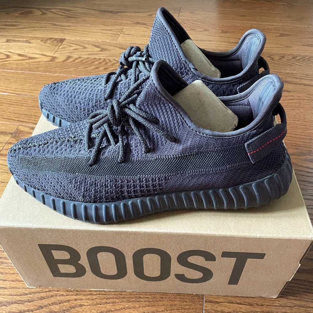 Yeezy Boost 350 V2 - Triple Black - Black Friday - 11 - VNDS